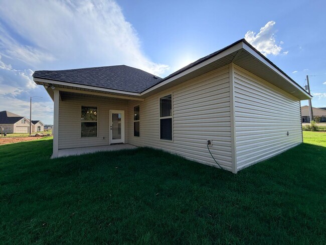 Building Photo - 302 Babineaux Ln
