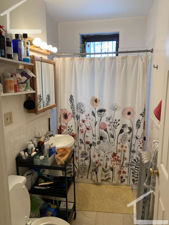 Building Photo - Renovated Brighton 4 Bed/2 Bath on Brookli...