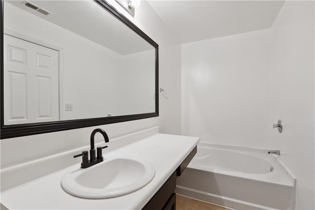 Building Photo - 1823 Devon Dr