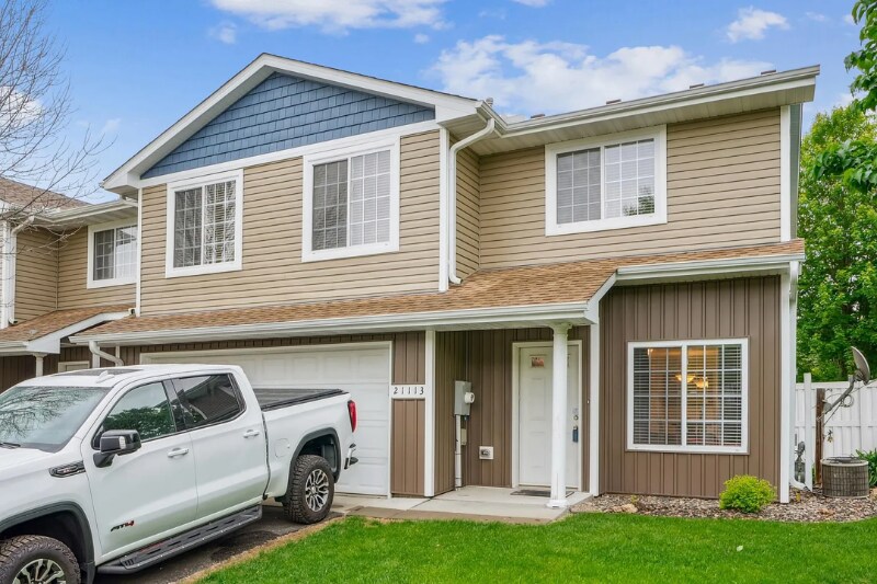 Primary Photo - 21113 Clydesdale Curve N