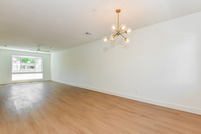 Building Photo - New Luxury Townhome with 2-Car Garage | Minutes to Downtown Redwood City & Tech Campuses