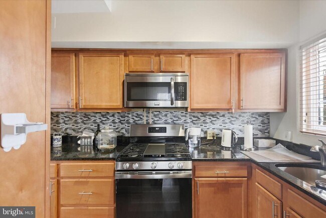 Building Photo - 3260 Gunston Rd