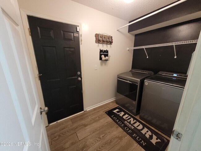 Building Photo - 906 County Rd 217