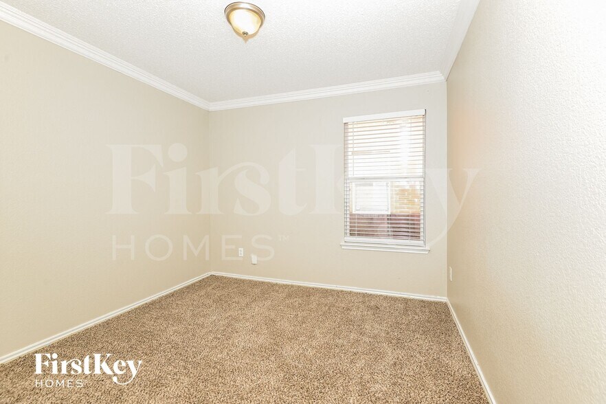 Building Photo - 2115 Van Zandt Dr