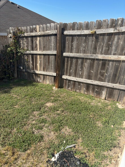 Building Photo - 1103 Travis Cir