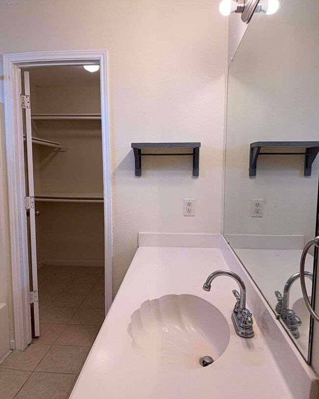 Building Photo - 18403 Willow Moss Dr