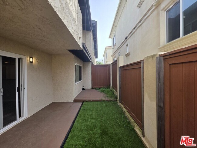 Building Photo - 210 S Lucia Ave