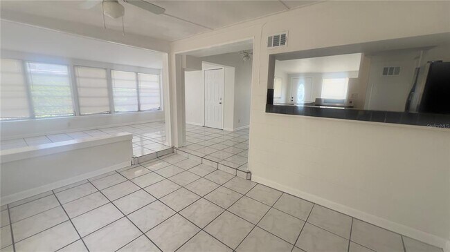 Building Photo - 110 14th Ave SW