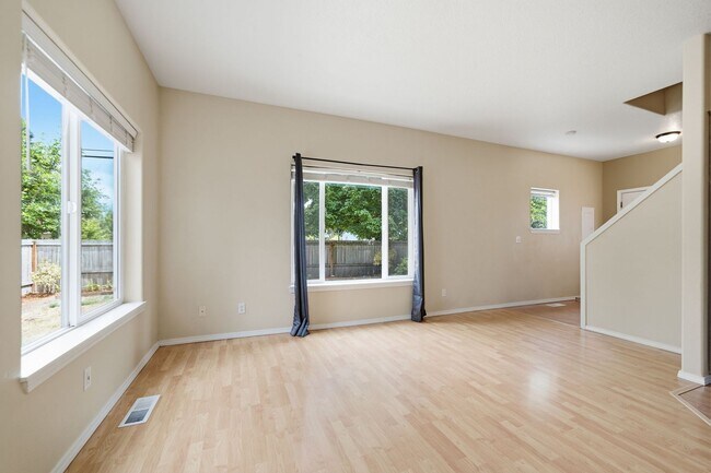 Building Photo - 1499 NE Birkshire Ct