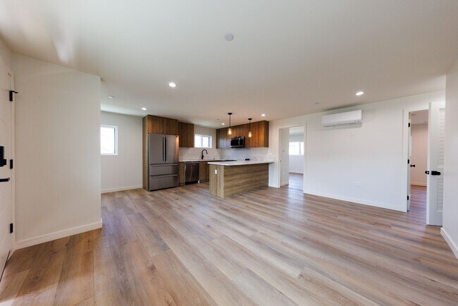 Building Photo - 5935 Comey Ave