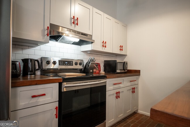 Building Photo - 269 N Hull St