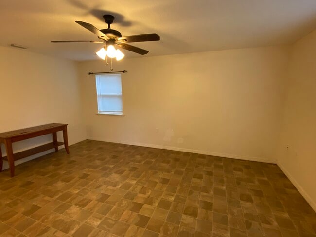 Building Photo - 154 Hurst St