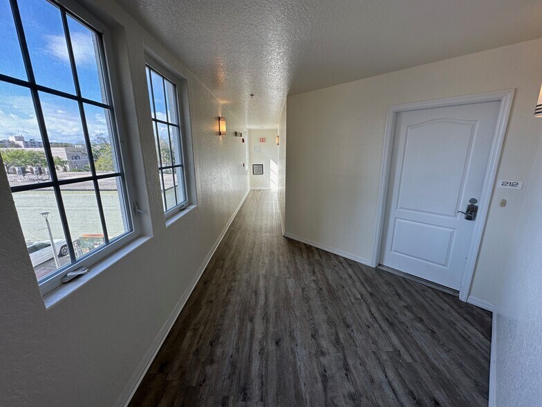 Building Photo - 128 S Beach St