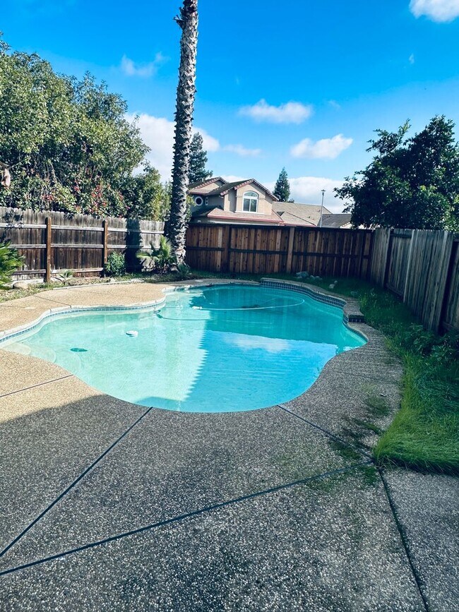 Building Photo - Elk Grove - HOUSE  FOR RENT!