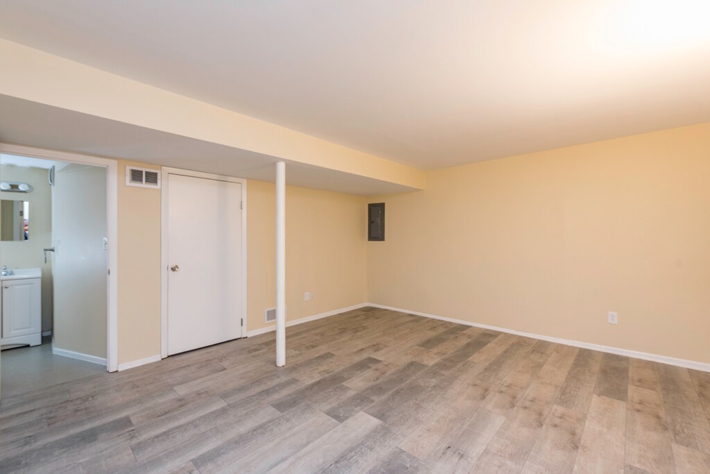 Building Photo - 2634 Woodview Ct