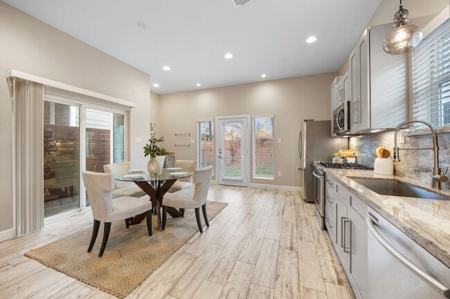 Building Photo - 317 E 35th St