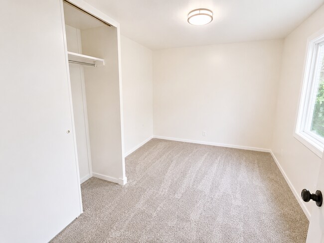 Building Photo - 51 W 1100 S