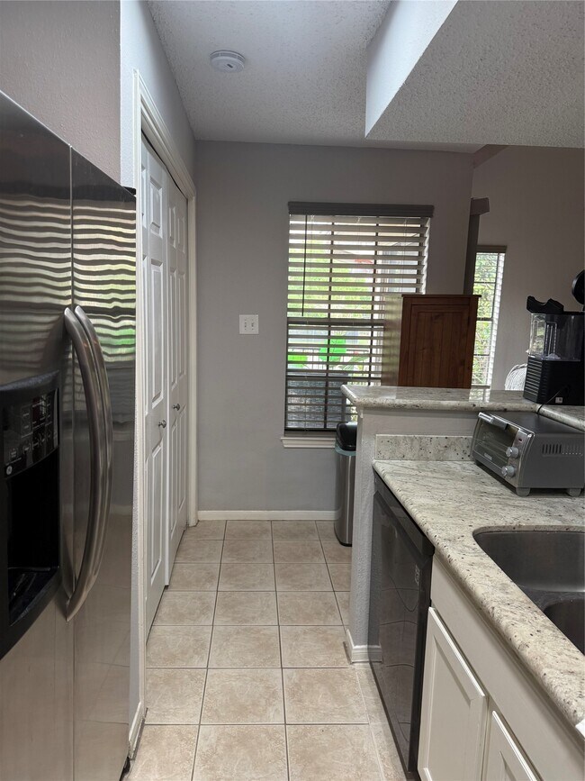 Building Photo - 2300 Old Spanish Trl