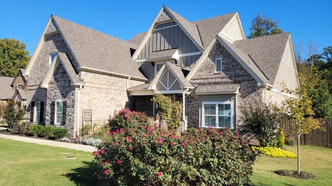 Building Photo - 130 Creekmound Dr