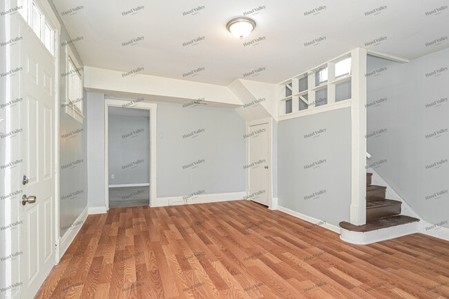 Building Photo - 7012 Melrose Ave