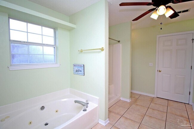 Building Photo - 5947 Grandview Dr