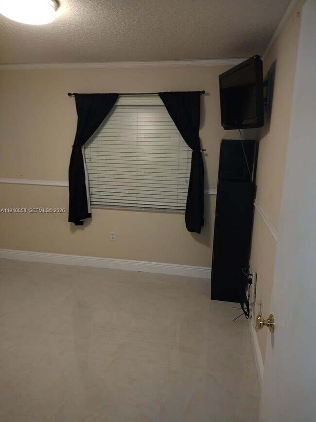 Building Photo - 31XX W 72nd St