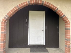 Building Photo - 1851-1853 Lake Club Dr