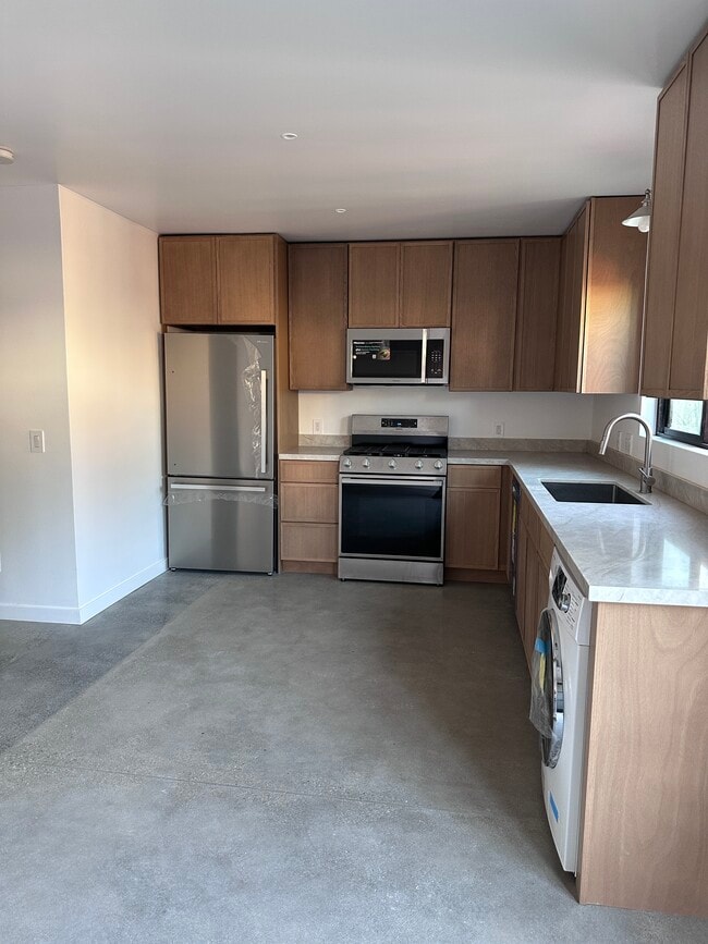 Building Photo - 1754 W 37th Dr