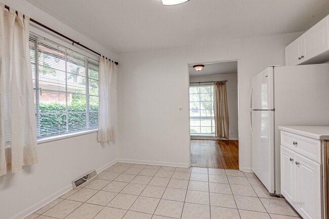 Building Photo - 370 Madison Ave