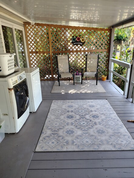 porch entrance on left - 8001 Formby St