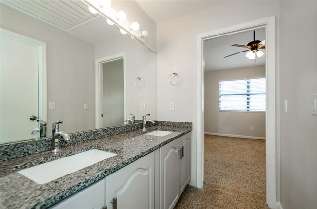 Building Photo - 150 Karina Pl