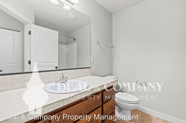 Building Photo - 3 br, 2.5 bath House - 532 SE 204th Place