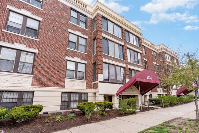 Building Photo - 2035 Commonwealth Ave