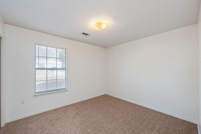 Building Photo - 423 Northview Ln