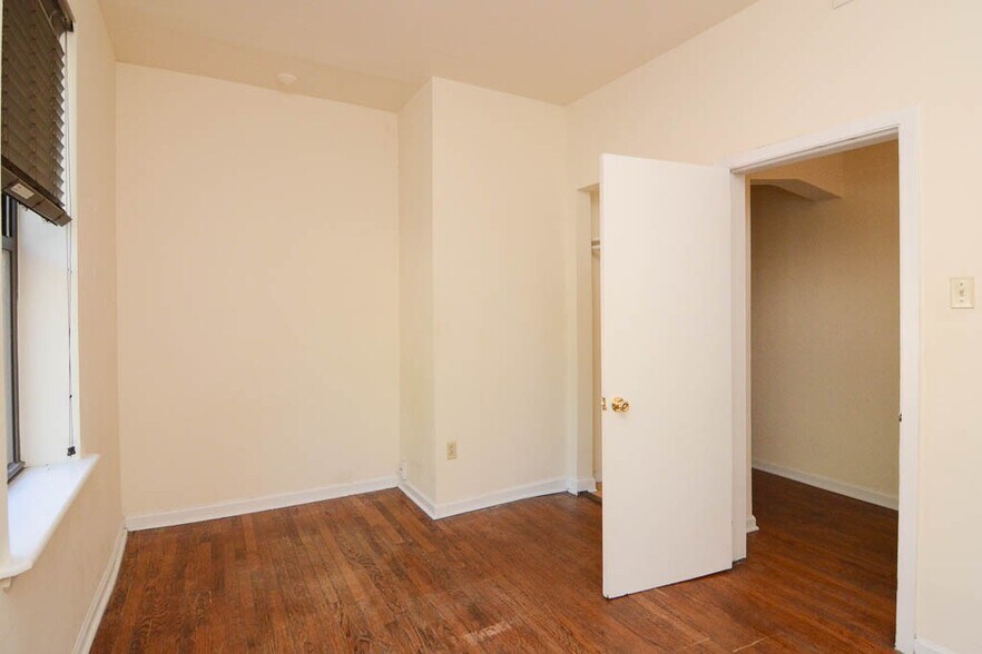 Building Photo - 3145 W Medill Ave