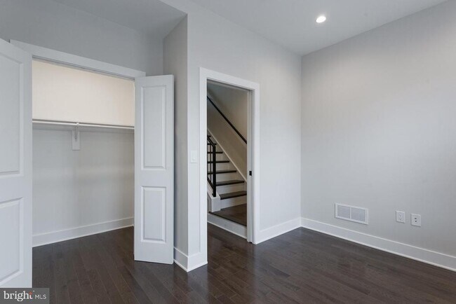 Building Photo - 2722 Latona St