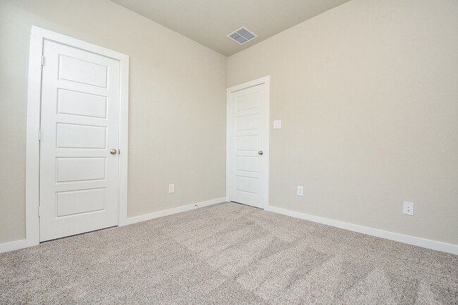 Building Photo - 2022 W Darlington Oak Ct