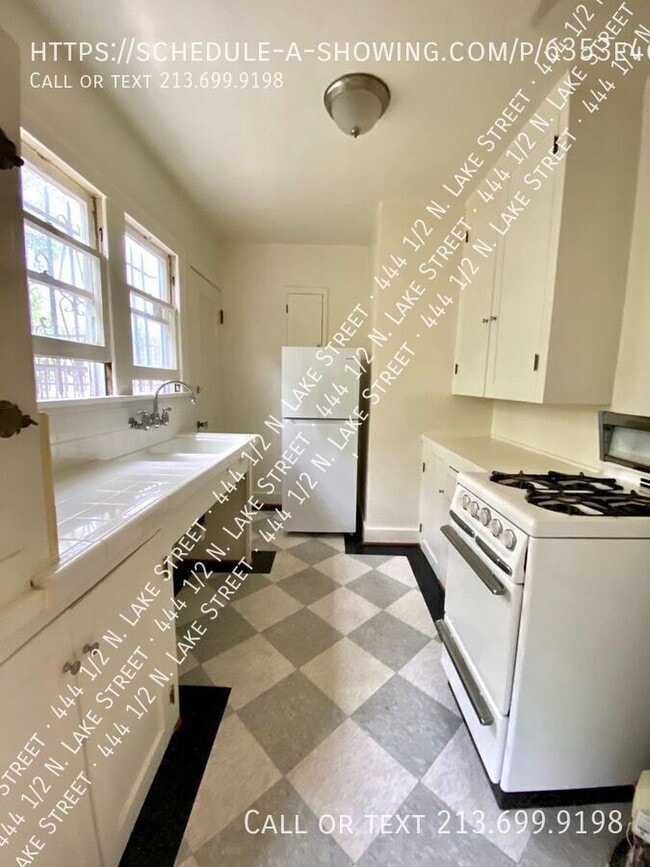 Building Photo - 444 1/2 N. Lake Street-