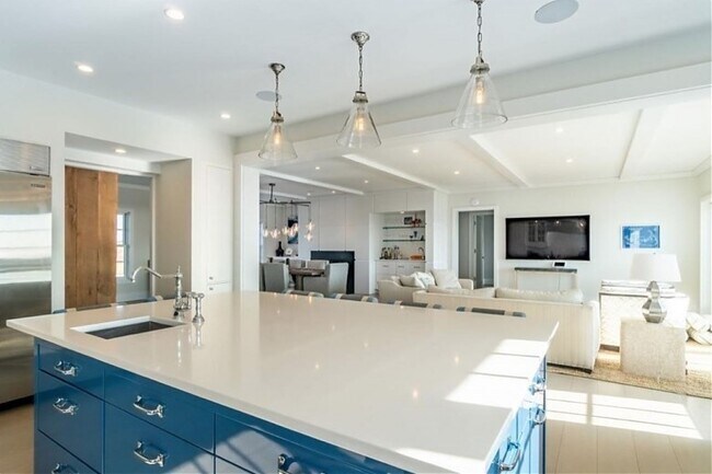 Building Photo - 30 Madequecham Valley Rd