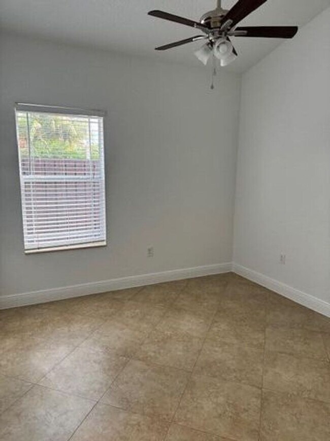 Building Photo - 3201 John's Pl