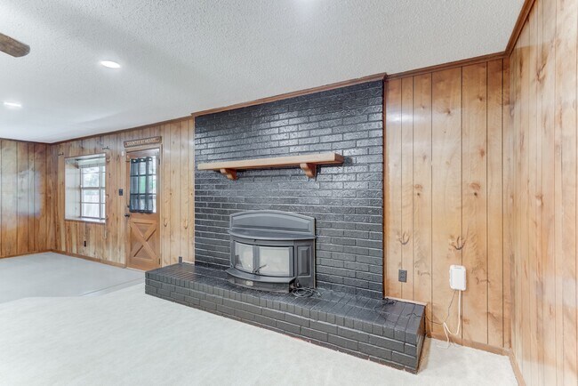 Building Photo - 305 Yaupon St
