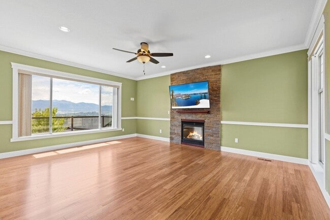 Building Photo - 4334 Vineyard Terrace