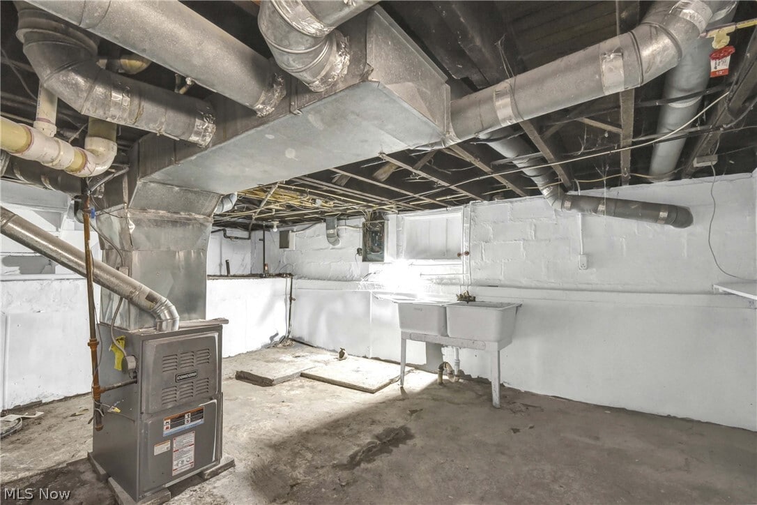 Building Photo - 15413 Raymond St