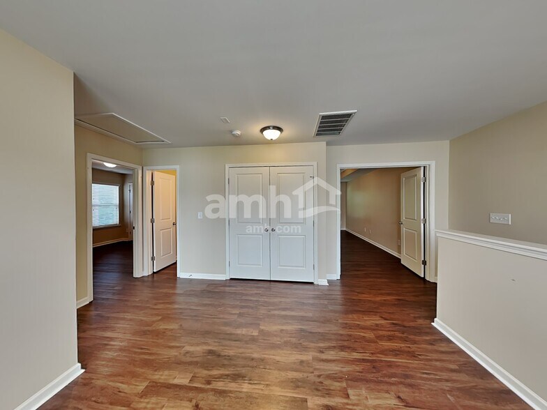 Building Photo - 371 Pulaski Dr SW