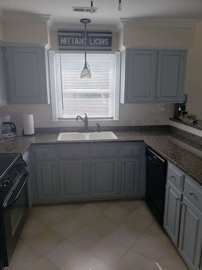 Building Photo - Beautiful Home on Lake Clermont