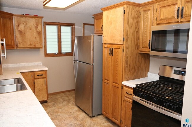 Building Photo - 925 S Harrington Ave