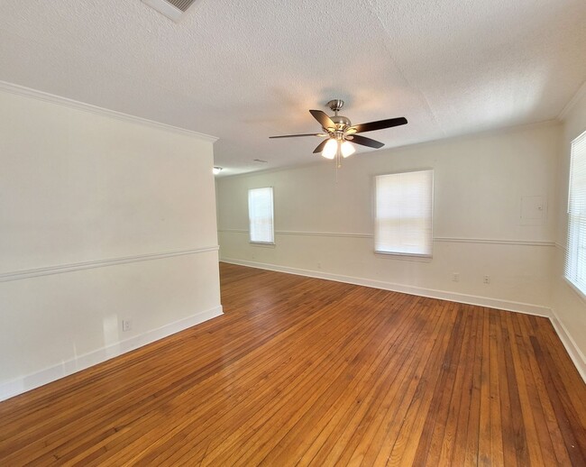 Building Photo - 1112 Polk Ave