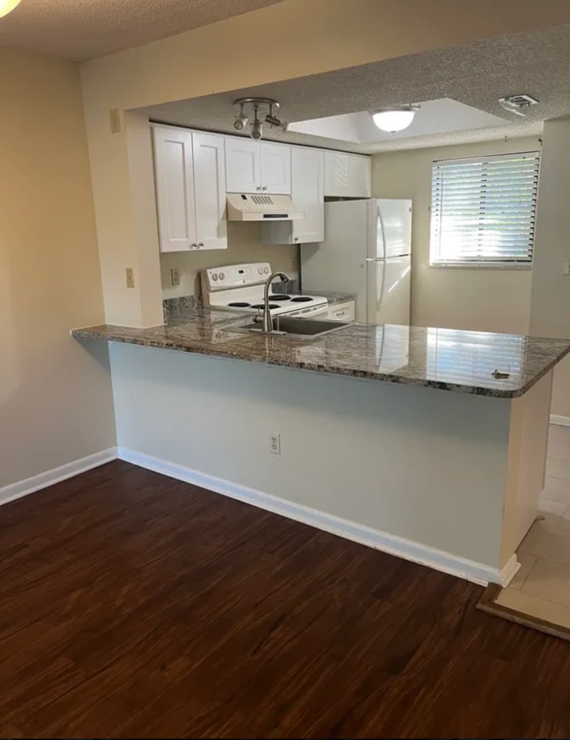 Building Photo - 2182 Bees Ferry Rd