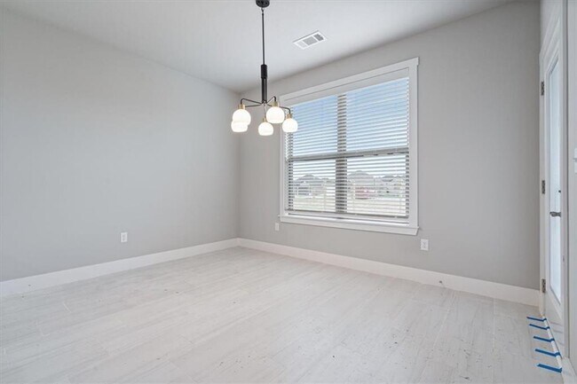 Building Photo - 6911 Orange Ave