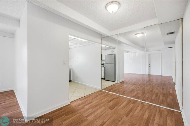 Building Photo - 1325 S Flagler Ave